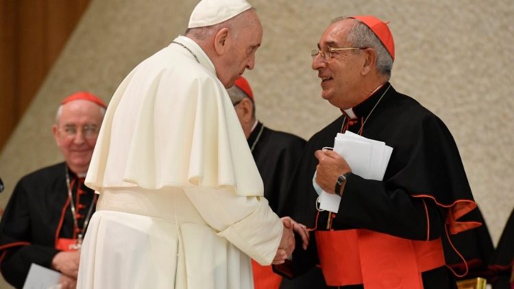 Papa Francesco con il cardinale Angelo De Donatis in un'immagine dello scorso settembre
