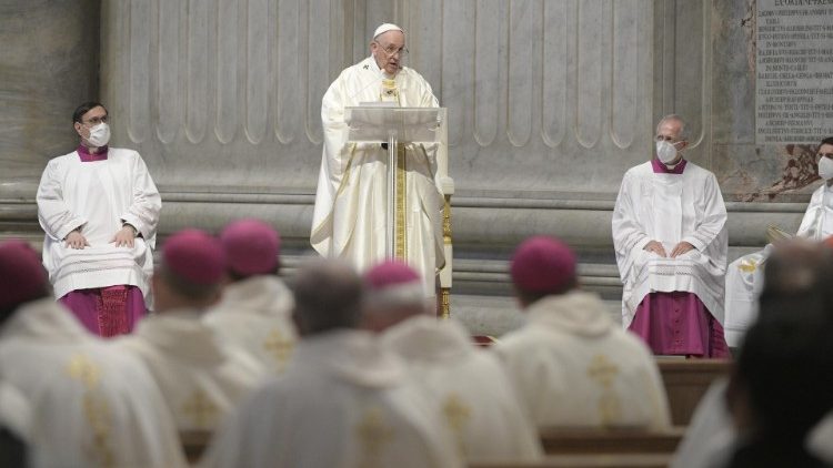 Le Pape lors de la messe célébrée en la Basilique Saint-Pierre, le 22 septembre 2021