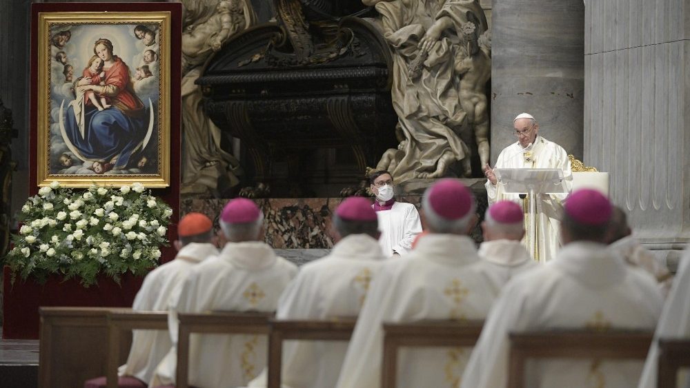 O Papa durante a missa para o Conselho das Conferências Episcopais da Europa