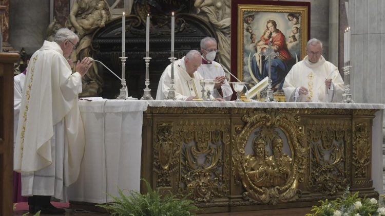 Pope Francis celebrates Mass to open the CCEE plenary assembly on Thursday evening
