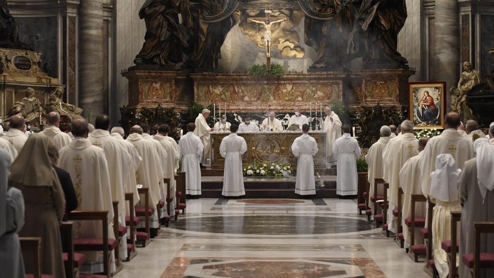 O Papa durante a missa para o Conselho das Conferências Episcopais da Europa