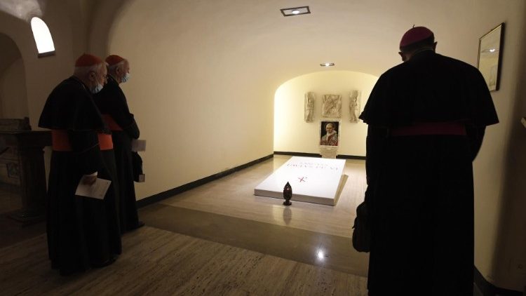 Molitev na grobu sv. Pavla VI.