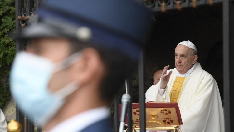 El Papa en la misa para la Gendarmeria de Estado de la Ciudad del Vaticano