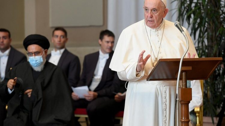 Папа Франциск по време на срещата във Ватикана  "Вяра и наука. Към Cop26" (4.10.2021)