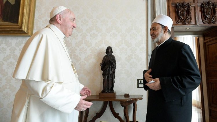 Papież Franciszek z Wielkim Imamem Ahmadem Al-Tayyebem 