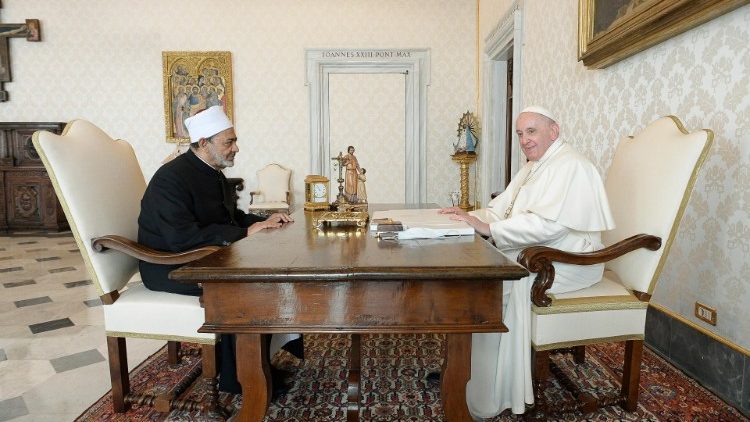 Im Oktober 2021 war Ahmad Al-Tayyeb, der Großimam von Al Azhar, zuletzt zu Besuch bei Papst Franziskus