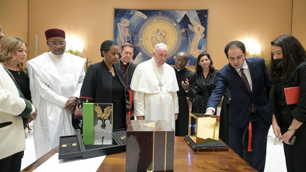 Popiežius su brolystės premijos žiuri nariais