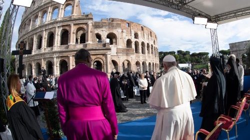 Pápež na stretnutí náboženstiev v Koloseu: „Demilitarizovať ľudské srdce“