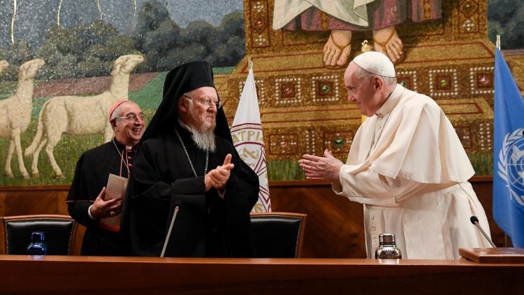  Papa Franjo i patrijarh Bartolomej na Papinskom lateranskom sveučilištu; 7. listopada 2021. 