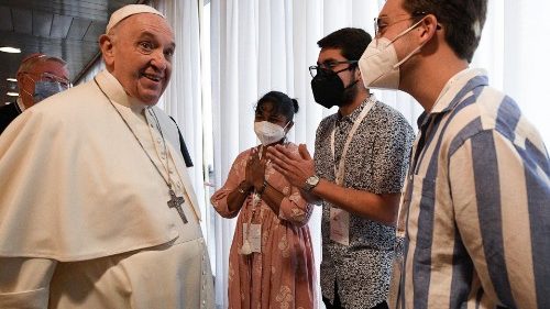 Synode 2023: le Pape invite à devenir ensemble une «Église différente»