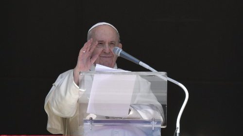 A fé sem dom e gratuidade é como um jogo sem gol, diz o Papa no Angelus