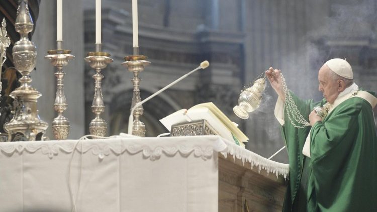 Popiežius vadovauja Sinodo pradžios Mišioms