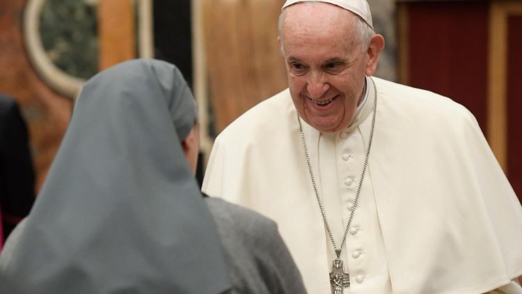 Папа Франциск на встрече с участницами 21-го генерального капитула Сестёр милосердия (Ватикан, 11 октября 2021 г.)