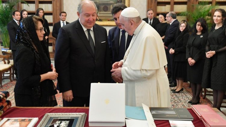Armen Sarkissian und Papst Franziskus