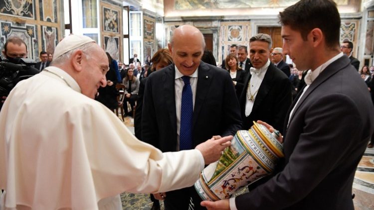 Påven under mötet med italienska apotekare 