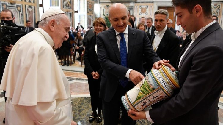 Папата с членовете на Италианската асоциация на болничните формацевти