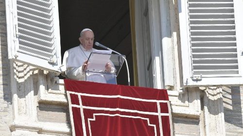 Ángelus del Papa: sumergirse con compasión en la vida de los demás