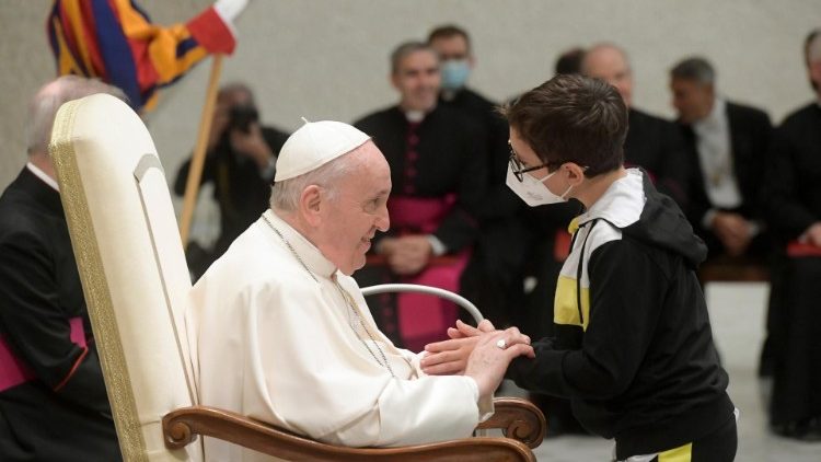 Susret dječaka i pape Franje
