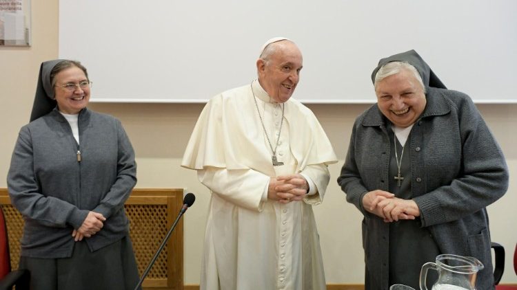 Generální kapitula dcer P. Marie Pomocnice přivítala papeže Františka
