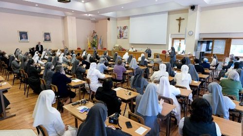  Le Pape appelle les Salésiennes à la proximité avec les jeunes