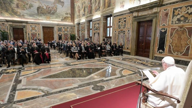 Il discorso di Papa Francesco in Sala Clementina alla Fondazione Centesimus Annus e ai partecipanti al convegno