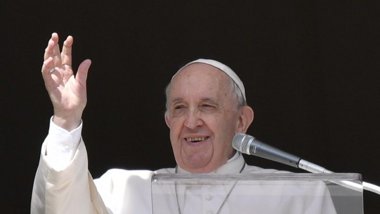 Papež Frančišek med opoldansko molitvijo: Gospoda, ki nam lahko da vse, prosimo vse, kakor Bartimaj