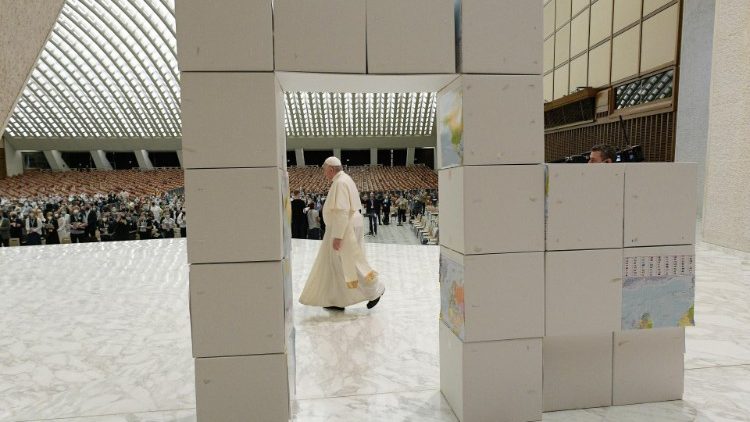 “모두 함께일 때 더 좋아요” 교회 일치 운동 순례 참가자들과 함께하는 프란치스코 교황
