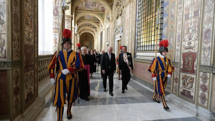 President Steinmeier arriving at the Apostolic Palace