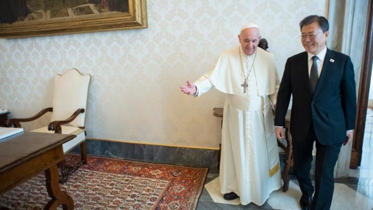 Papa Francesco e il presidente sudcoreano Moon Jae-in