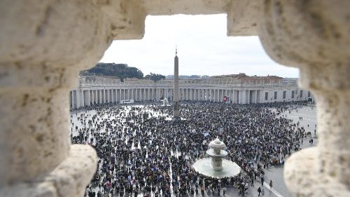 Неділя з Папою: солідарність з В’єтнамом і Гаїті, заклик з нагоди початку Cop26