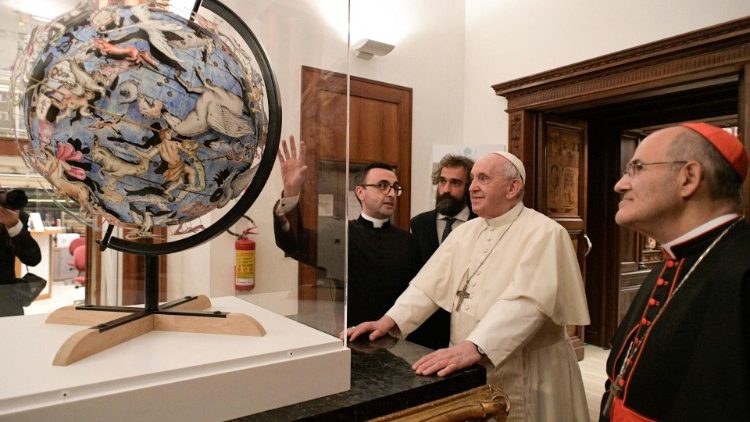 Papa Francisc a inaugurat vineri, 5 noiembrie a.c., o nouă sală de expoziții la Biblioteca Vaticanului