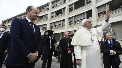 Papst Franziskus: „Liebe spricht für sich – nicht von sich“