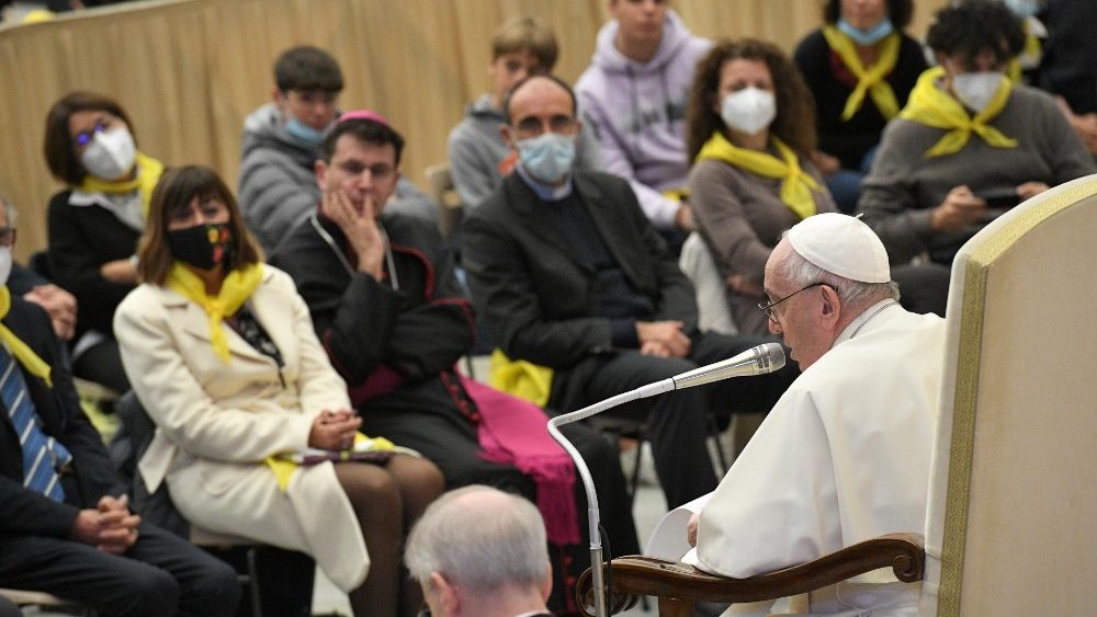 Papa na Sala Paulo VI com a Associa??o "Retrouvaille"