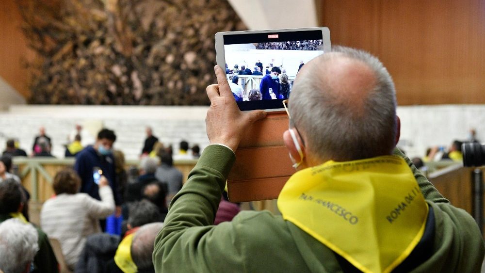 Papa na Sala Paulo VI com a Associa??o "Retrouvaille"