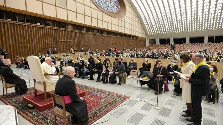 Папа Франциск на встрече в Ватикане с членами ассоциации Retrouvaille (Зал Павла VI, 6 ноября 2021 г.)