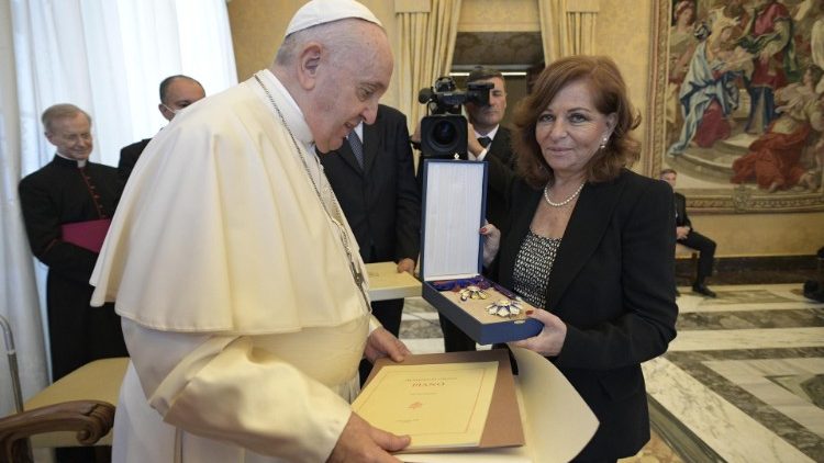 Папа вручає нагороди журналістам-ватиканістам, 14 листопада 