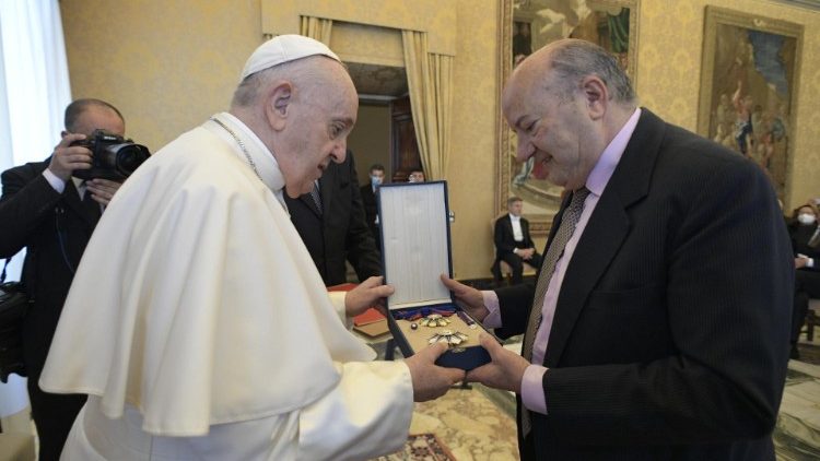 Papa Francesco e il giornalista Philip Pullella