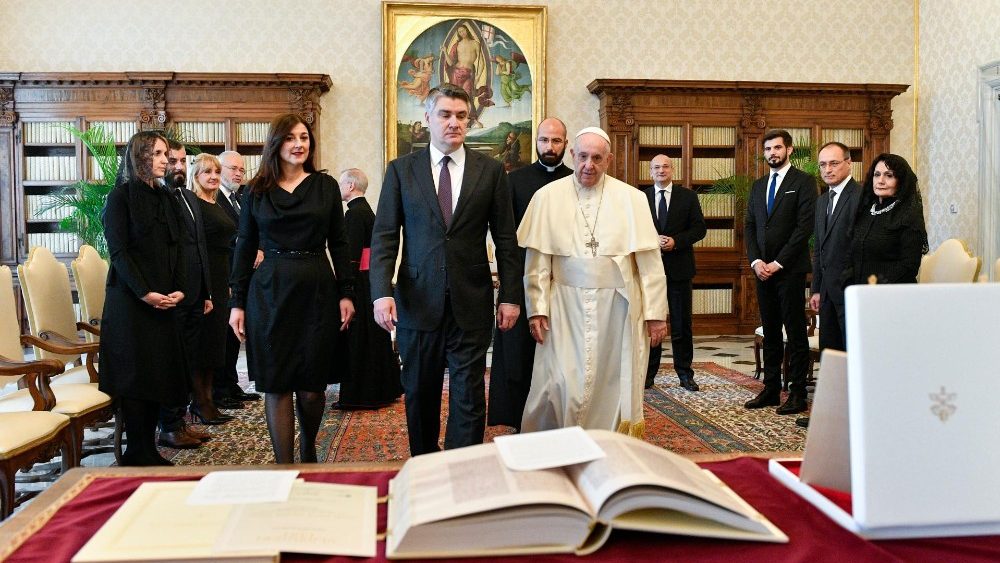Papa Franjo primio u audijenciju predsjednika Zorana Milanovića