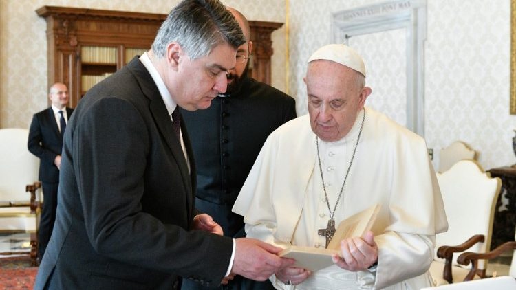 Papež Frančišek in hrvaški predsednik Zoran Milanović