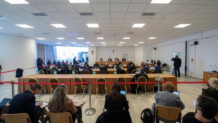 L'udienza del processo sulla gestione dei fondi della Santa Sede nell'Aula polifunzionale dei Musei Vaticani (foto d'archivio)