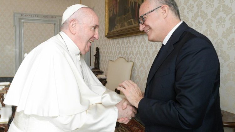 Roms neuer Bürgermeister Roberto Gualtieri (re) beim Papst