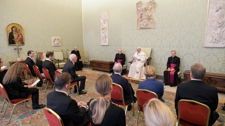 O Papa com os membros da Academia Sueca