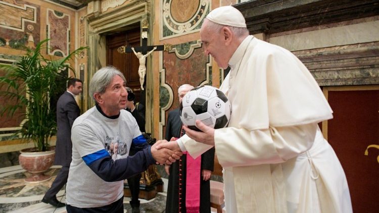 Papa Franjo i predsjednik Svjetske romske organizacije Toti Dedić