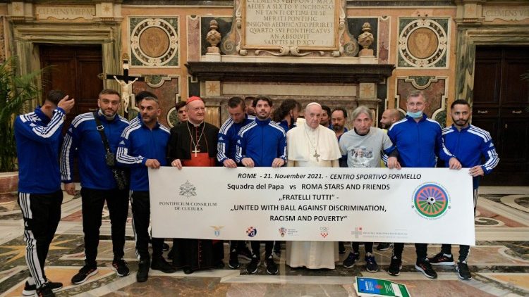 Papa Franjo i momčad Svjetske romske organizacije 