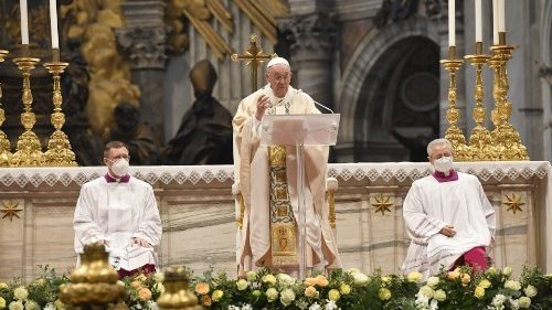Pope Francis tells young people to dream and take a bite out of  life with Jesus in their heart