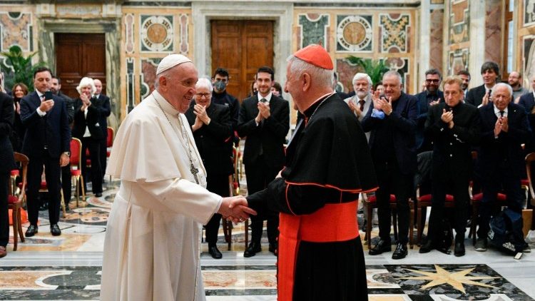 Il Papa insieme al cardinale Giuseppe Versaldi, presidente della Fondazione Pontificia Gravissimum Educationis