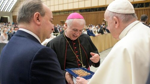 Il Papa: l'Università Cattolica mostra l'efficacia dell'alleanza tra fede e scienza