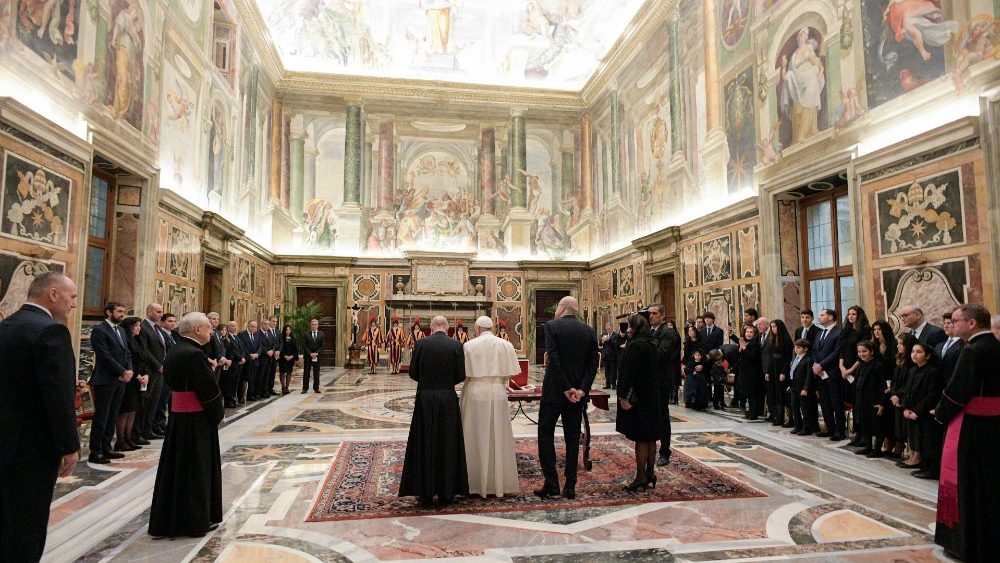 Papa recebe delegação libanesa