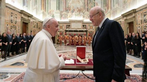 Papa Francesco: il Libano si rialzi, è un messaggio per cui lottare