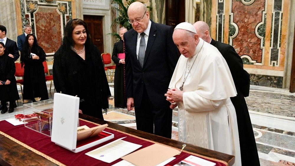 Papa recebe delegação libanesa